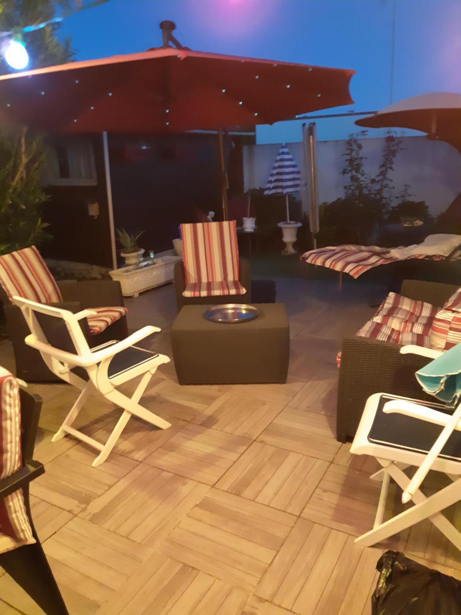 Chambre Lit Double Dans Pavillon , Chez Lilyanne Tonnay-Charente Buitenkant foto