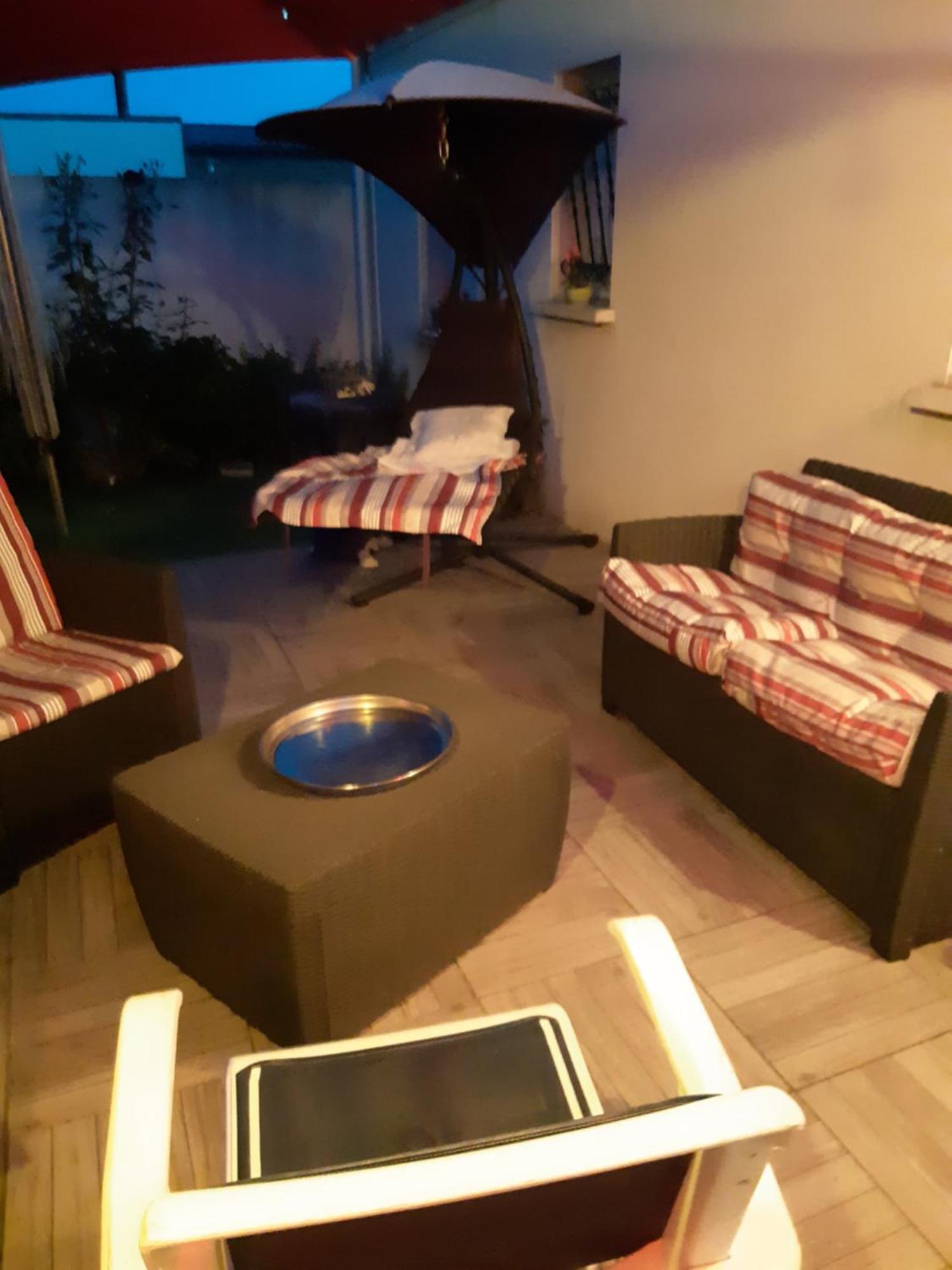 Chambre Lit Double Dans Pavillon , Chez Lilyanne Tonnay-Charente Buitenkant foto